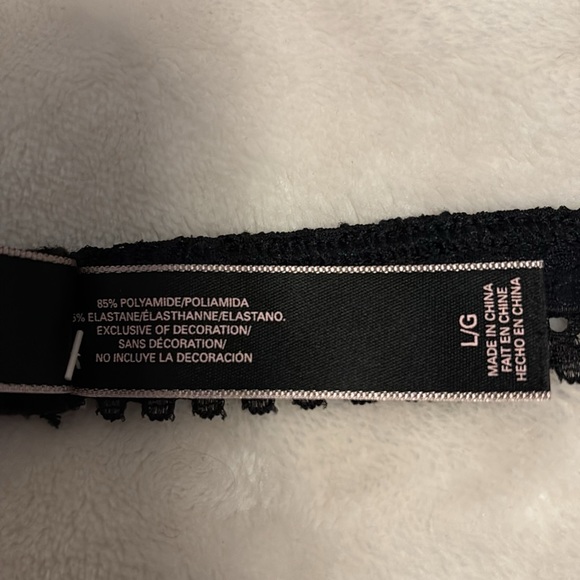 Victoria’s Secret high necked lace bralette. - Picture 7 of 7